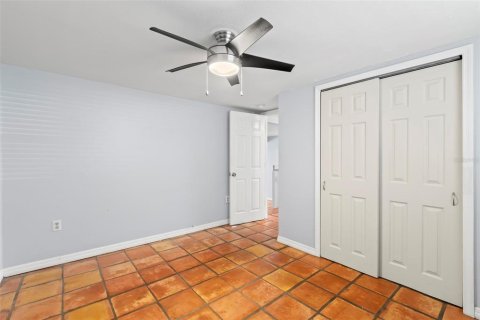 Commercial property in Saint Petersburg, Florida 4 bedrooms, 160.16 sq.m. № 1746595 - photo 13