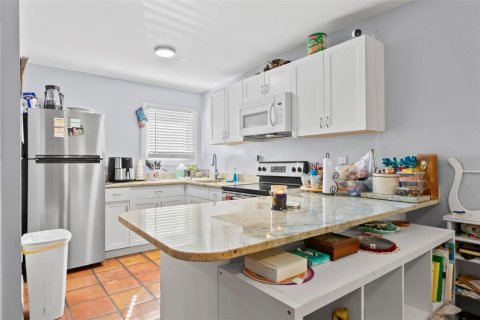 Commercial property in Saint Petersburg, Florida 4 bedrooms, 160.16 sq.m. № 1746595 - photo 25