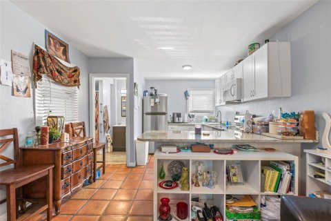 Commercial property in Saint Petersburg, Florida 4 bedrooms, 160.16 sq.m. № 1746595 - photo 24