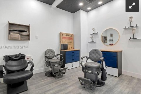 Propiedad comercial en Hialeah, Florida № 2256740