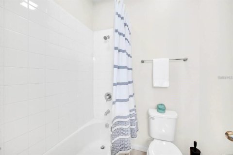 Villa ou maison à louer à Kissimmee, Floride: 7 chambres, 315.96 m2 № 2425806 - photo 30