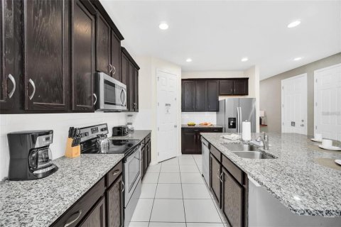 Villa ou maison à louer à Kissimmee, Floride: 7 chambres, 315.96 m2 № 2425806 - photo 9