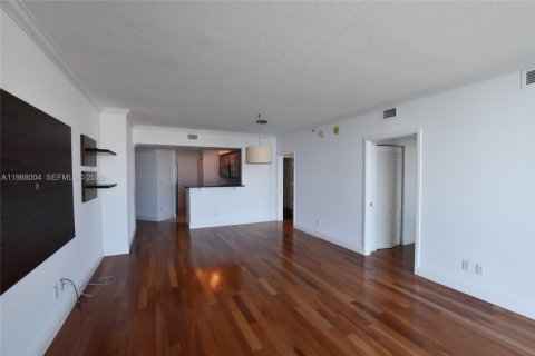 Condo in Miami, Florida, 3 bedrooms  № 2053055 - photo 4