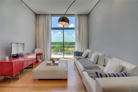 Condominio en venta en Miami Beach, Florida, 1 dormitorio, 89.74 m2 № 1774572 - foto 2