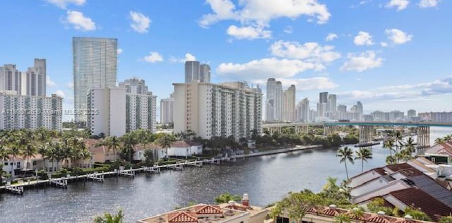 Кондоминиум с 2 спальнями в Авентура, Флорида № 2012133