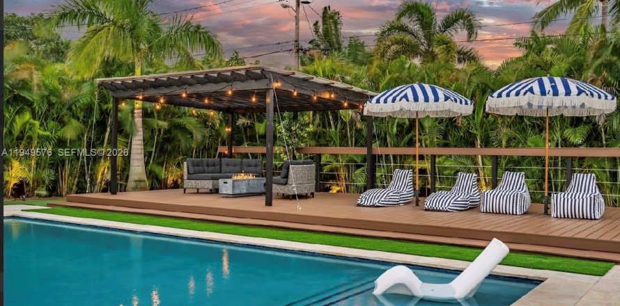 Villa ou maison à Hollywood, Floride 6 chambres № 2005198