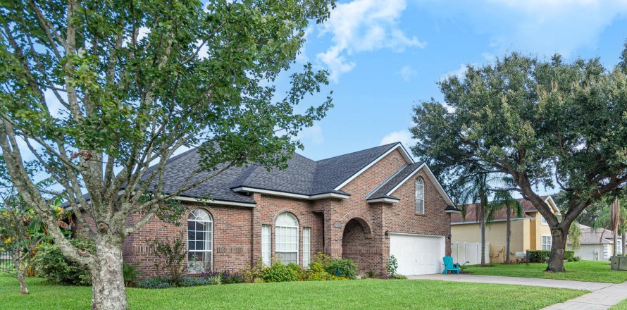 House in Jacksonville, Florida 5 bedrooms, 236.34 sq.m. № 774366