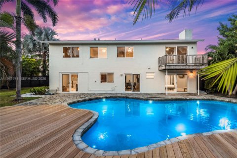 Villa ou maison à vendre à Fort Lauderdale, Floride: 5 chambres, 232.26 m2 № 2023757 - photo 1