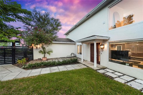 Villa ou maison à vendre à Fort Lauderdale, Floride: 5 chambres, 232.26 m2 № 2023757 - photo 3