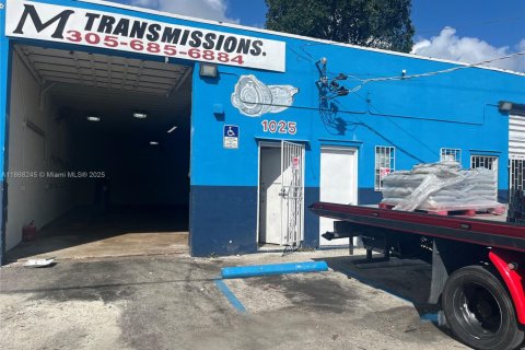 Commercial property in Hialeah, Florida № 1897543 - photo 11