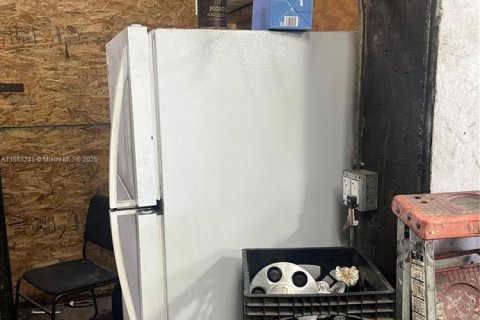 Commercial property in Hialeah, Florida № 1897543 - photo 28