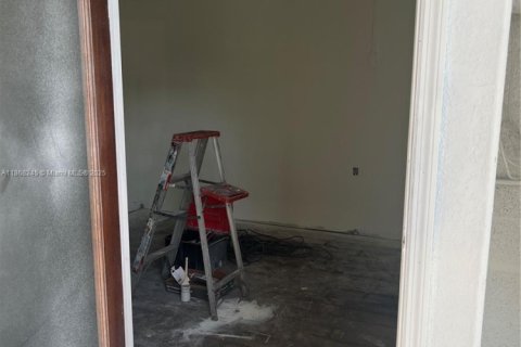 Commercial property in Hialeah, Florida № 1897543 - photo 9