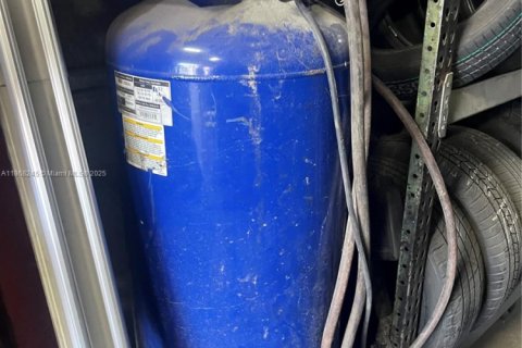 Commercial property in Hialeah, Florida № 1897543 - photo 26