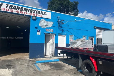Commercial property in Hialeah, Florida № 1897543 - photo 10