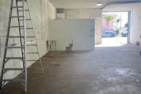 Commercial property in Hialeah, Florida № 1897543 - photo 5
