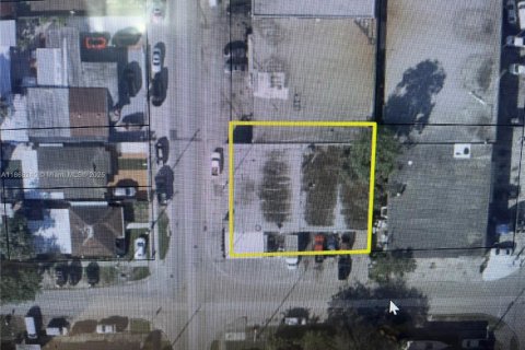 Commercial property in Hialeah, Florida № 1897543 - photo 1