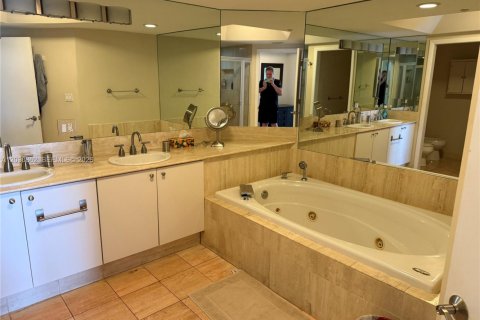 Copropriété à louer à Aventura, Floride: 2 chambres, 146.79 m2 № 2077943 - photo 17