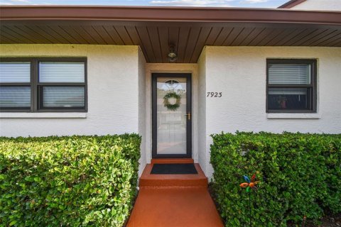 Casa en venta en Port Richey, Florida, 2 dormitorios, 123.19 m2 № 1773765 - foto 5
