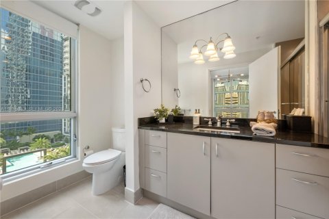 Condo in Miami, Florida, 2 bedrooms  № 2040677 - photo 19
