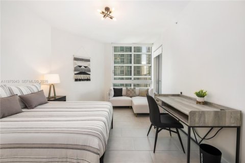 Condo in Miami, Florida, 2 bedrooms  № 2040677 - photo 15