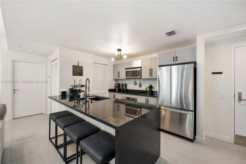 Condo in Miami, Florida, 2 bedrooms  № 2040677 - photo 3