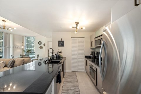 Condo in Miami, Florida, 2 bedrooms  № 2040677 - photo 4