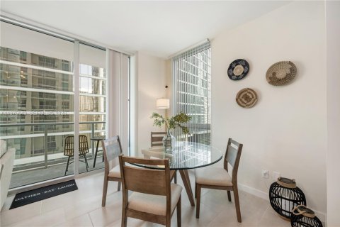 Condo in Miami, Florida, 2 bedrooms  № 2040677 - photo 9