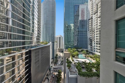 Condo in Miami, Florida, 2 bedrooms  № 2040677 - photo 23