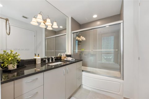 Condo in Miami, Florida, 2 bedrooms  № 2040677 - photo 20