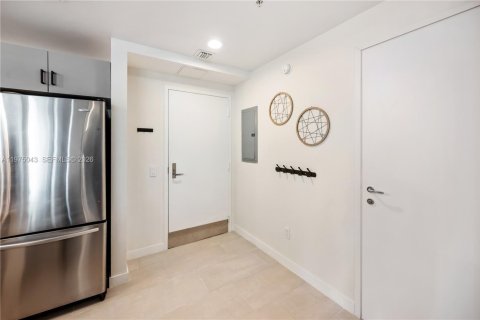 Condo in Miami, Florida, 2 bedrooms  № 2040677 - photo 5