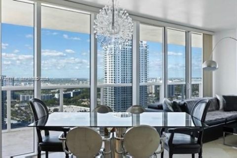 Condo in Hallandale Beach, Florida, 2 bedrooms № 2145759 - photo 5