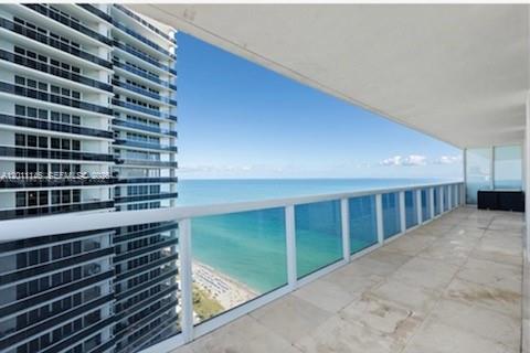Condo in Hallandale Beach, Florida, 2 bedrooms № 2145759 - photo 2