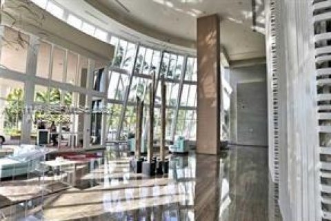 Condo in Hallandale Beach, Florida, 2 bedrooms № 2145759 - photo 18