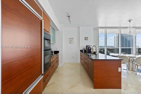 Condo in Hallandale Beach, Florida, 2 bedrooms № 2145759 - photo 6