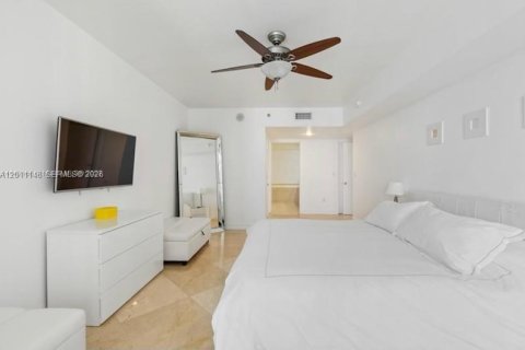 Condo in Hallandale Beach, Florida, 2 bedrooms № 2145759 - photo 10