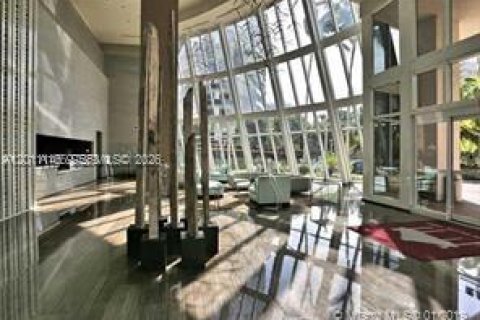 Condo in Hallandale Beach, Florida, 2 bedrooms № 2145759 - photo 19