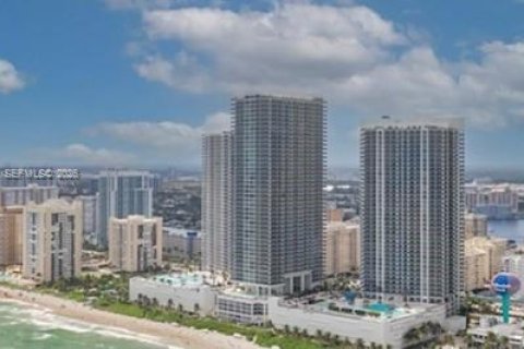 Condo in Hallandale Beach, Florida, 2 bedrooms № 2145759 - photo 28