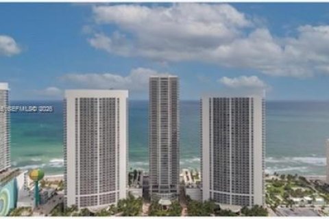 Condo in Hallandale Beach, Florida, 2 bedrooms  № 2145759