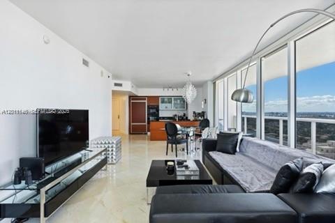 Condo in Hallandale Beach, Florida, 2 bedrooms № 2145759 - photo 3