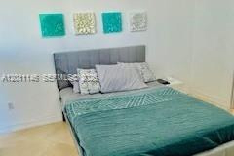 Condo in Hallandale Beach, Florida, 2 bedrooms № 2145759 - photo 8