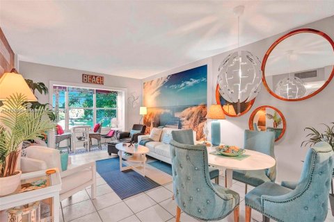 Condo in Lauderdale Lakes, Florida, 2 bedrooms  № 1707145 - photo 1