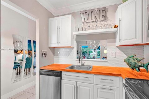 Condo in Lauderdale Lakes, Florida, 2 bedrooms  № 1707145 - photo 8