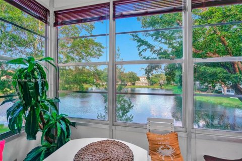 Condo in Lauderdale Lakes, Florida, 2 bedrooms  № 1707145 - photo 22