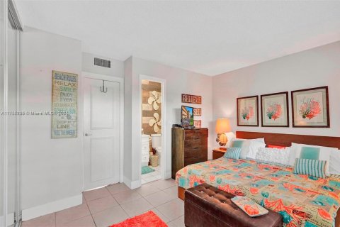 Condo in Lauderdale Lakes, Florida, 2 bedrooms  № 1707145 - photo 19