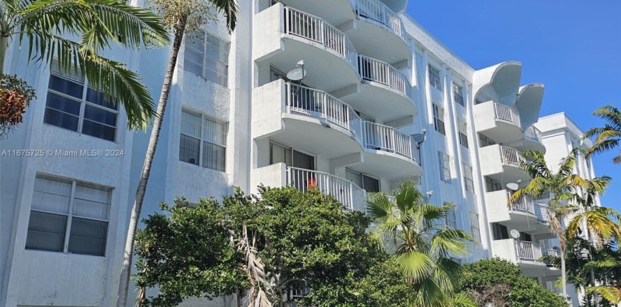 Condominio en Miami, Florida, 2 dormitorios № 1811167