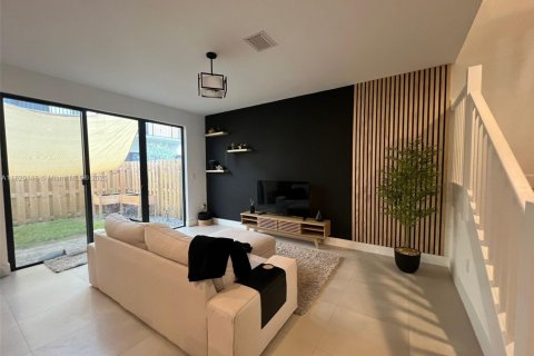 Touwnhouse à vendre à Miami, Floride: 3 chambres, 169.45 m2 № 1781636 - photo 17