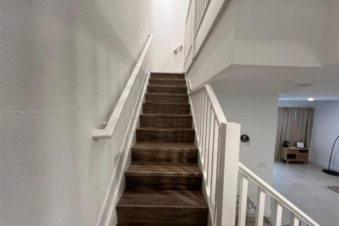 Touwnhouse à vendre à Miami, Floride: 3 chambres, 169.45 m2 № 1781636 - photo 12