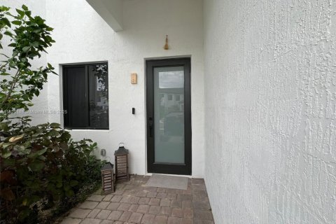 Touwnhouse à vendre à Miami, Floride: 3 chambres, 169.45 m2 № 1781636 - photo 2