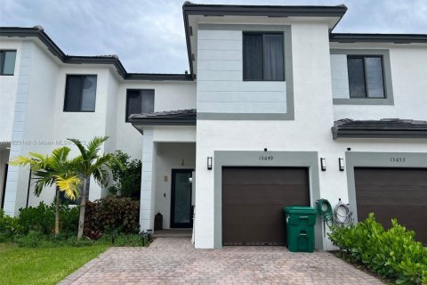 Touwnhouse à vendre à Miami, Floride: 3 chambres, 169.45 m2 № 1781636 - photo 1