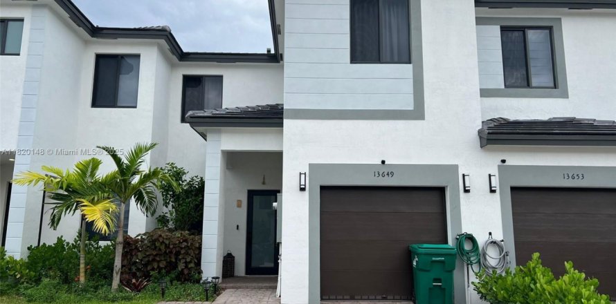 Touwnhouse à Miami, Floride 3 chambres, 169.45 m2 № 1781636